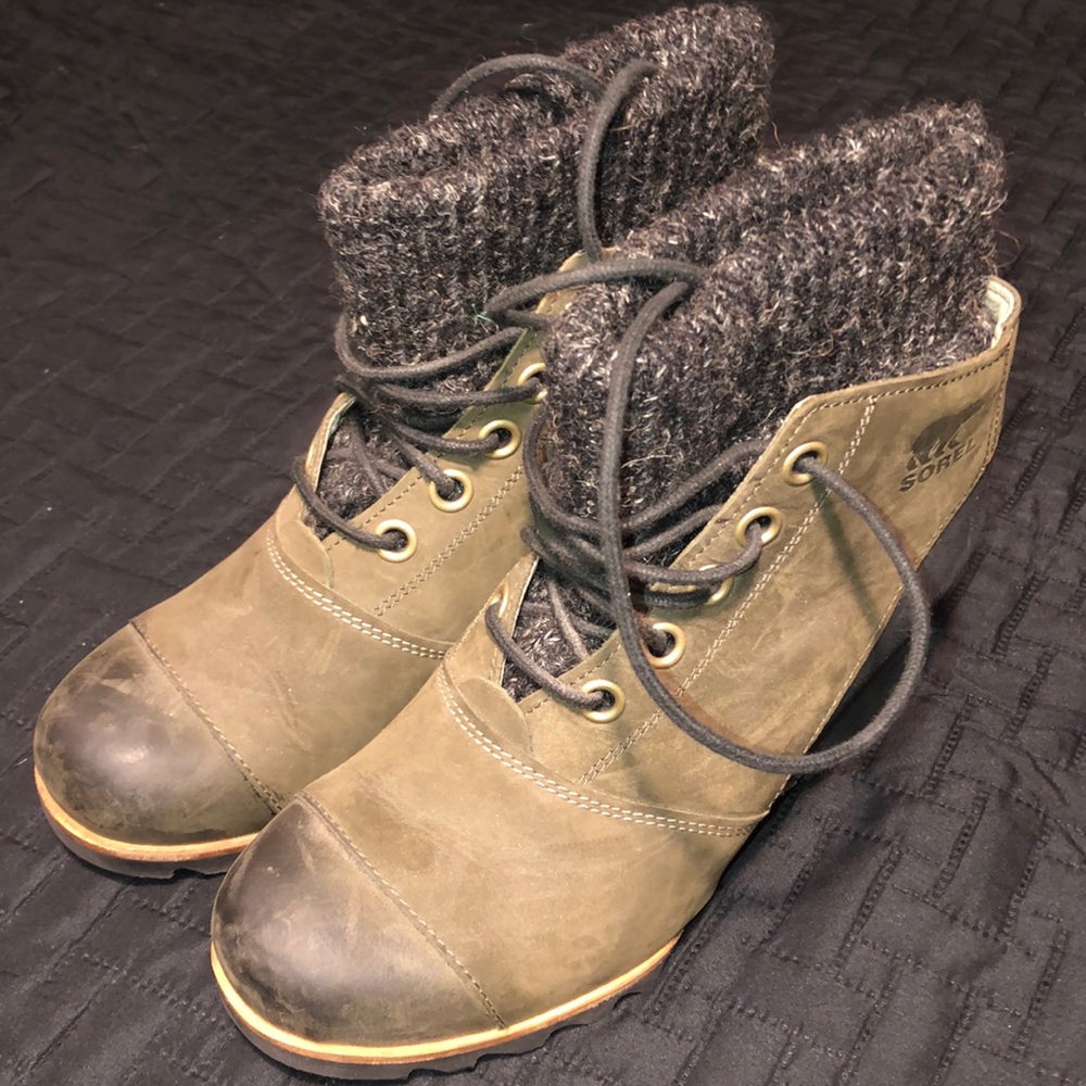 Sorel Joanie Lea Wedge Ankle Boot Size 9 LIKE NEW